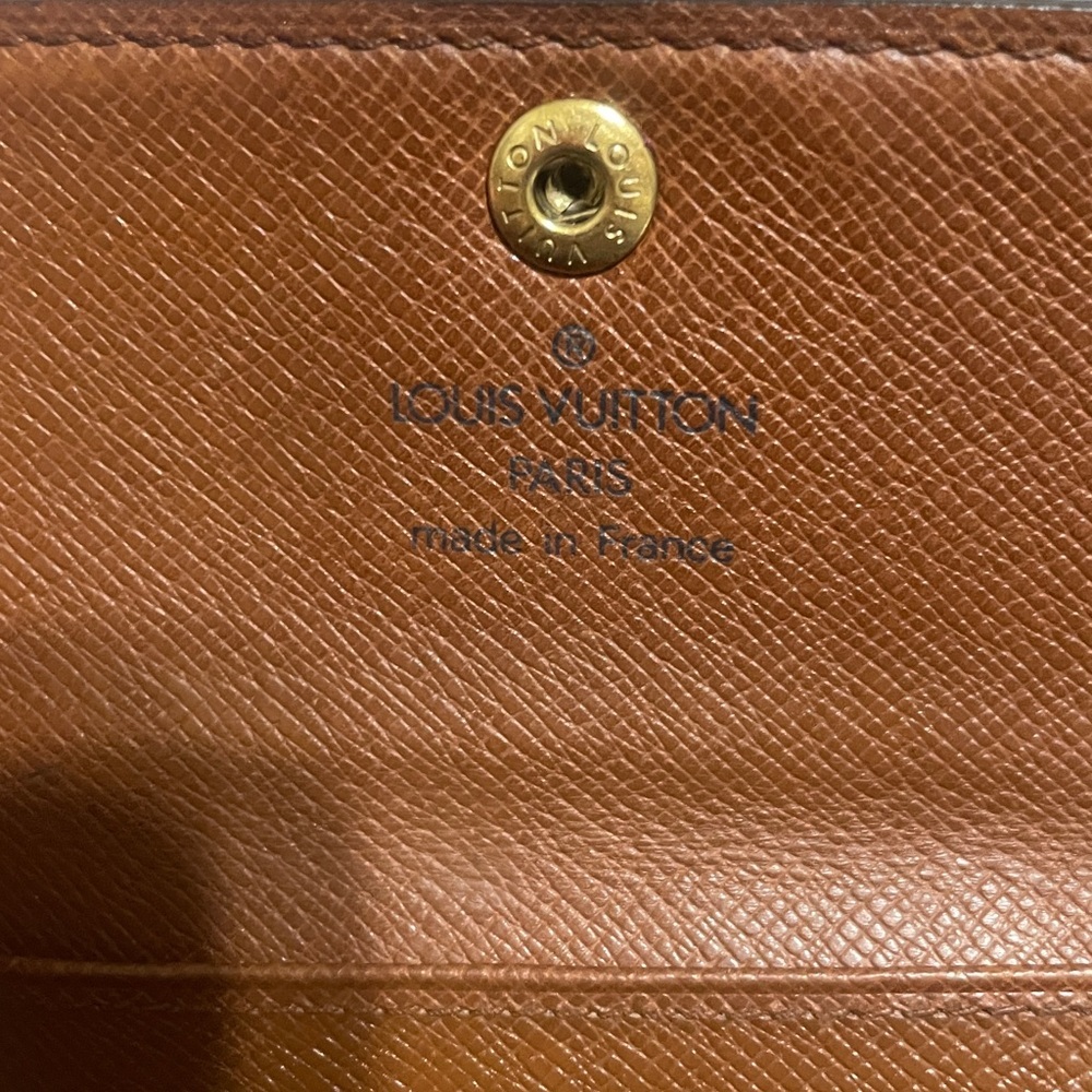 Louis Vuitton Monogram Key Holder - Picture 7 of 10